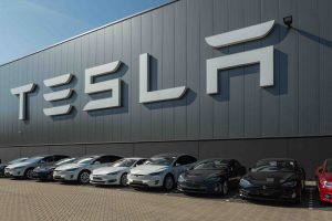 Tesla Aktie stürzt ab - wie tief noch?